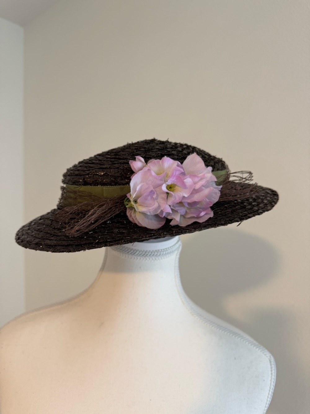 Vintage Women's Brown Hat with Light Purple Floral Accent and Olive Band